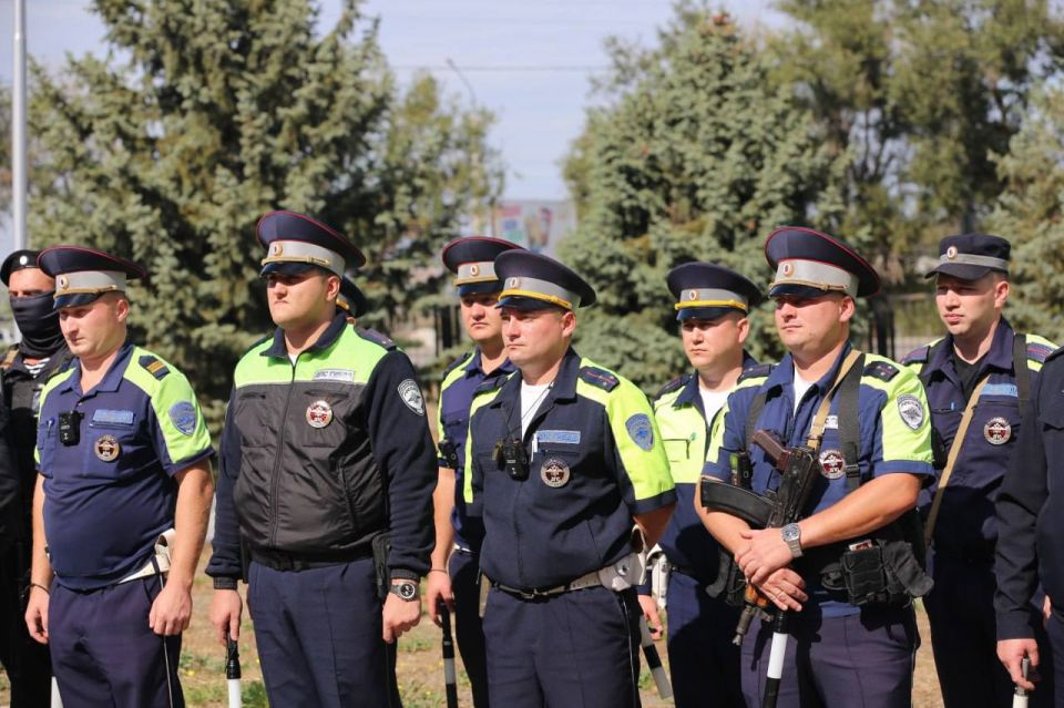 Полицейские республики провели профилактический рейд в Луганске Полицейские республики провели профилактический рейд в Луганске