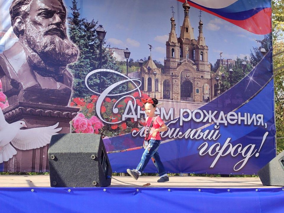 В парке культуры и отдыха имени Победы прошло «Дефиле по-особому», которое подарили городу воспитанники Алчевского отделения республиканского Центра социальной реабилитации детей-инвалидов «Возрождение» В парке культуры и отдыха имени Победы прошло «Дефиле по-особому», которое подарили городу воспитанники Алчевского отделения республиканского Центра социальной реабилитации детей-инвалидов «Возрождение»