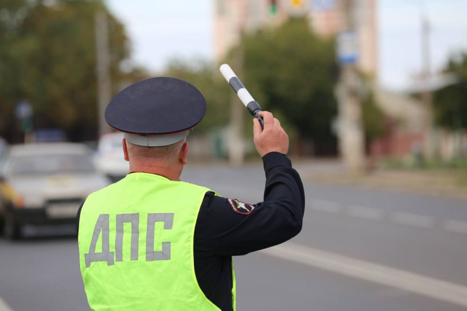 Полицейские республики провели профилактический рейд в Луганске Полицейские республики провели профилактический рейд в Луганске