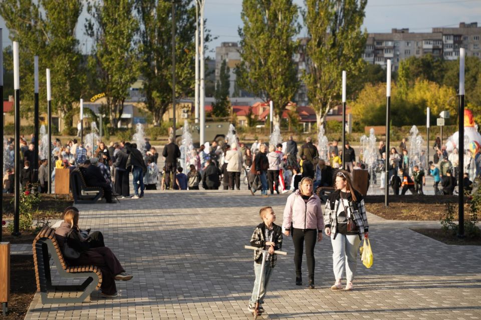 Светлана Гребенькова: Подарок к 130-летию. В 130-ый День города в Алчевске после реновации открыта Центральная площадь Светлана Гребенькова: Подарок к 130-летию. В 130-ый День города в Алчевске после реновации открыта Центральная площадь