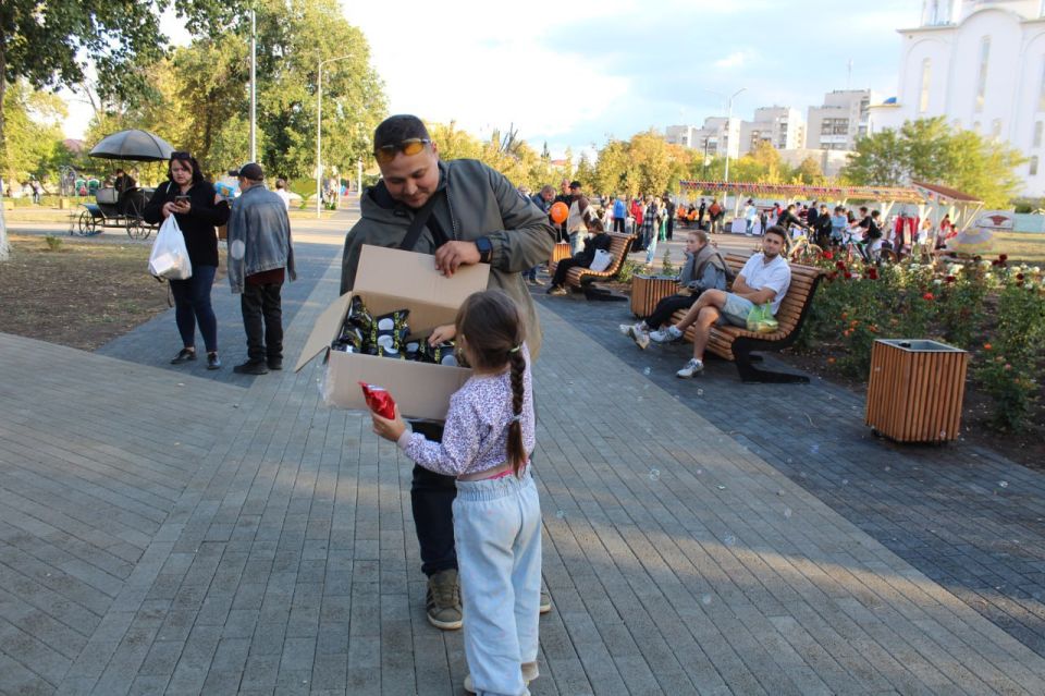 По случаю 111й годовщины Краснодона парк культуры и отдыха имени «Молодой гвардии» стал настоящим центром притяжения для жителей и гостей всех возрастов, для которых была подготовлена насыщенная и разнообразная программа! По случаю 111й годовщины Краснодона парк культуры и отдыха имени «Молодой гвардии» стал настоящим центром притяжения для жителей и гостей всех возрастов, для которых была подготовлена насыщенная и разнообразная программа!