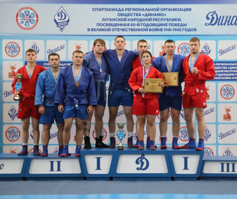 Команда МВД по региону завоевала «серебро» соревнований по самбо и боевому самбо Команда МВД по региону завоевала «серебро» соревнований по самбо и боевому самбо