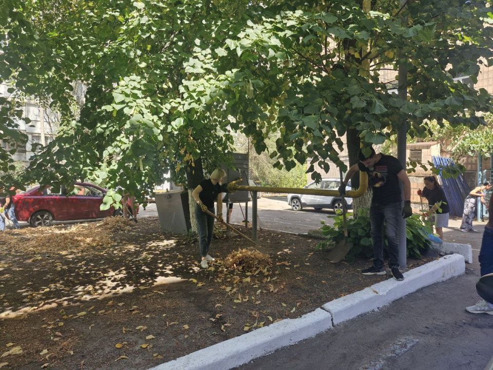 Молодежный совет Росреестра по ЛНР принял участие в субботнике ко Всемирному дню чистоты Молодежный совет Росреестра по ЛНР принял участие в субботнике ко Всемирному дню чистоты