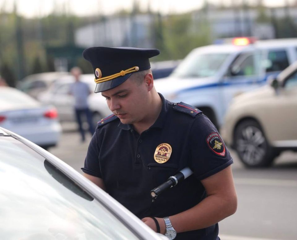 Полицейские республики провели профилактический рейд в Луганске Полицейские республики провели профилактический рейд в Луганске