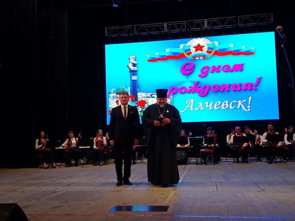 Роман Лысенко: В МБУ «Центр культуры города Алчевска» состоялось мероприятие «Любимому городу – 130! Гордимся прошлым, смотрим в будущее», посвященное 130-летию основания города Алчевска, в рамках которого прошла церемония... Роман Лысенко: В МБУ «Центр культуры города Алчевска» состоялось мероприятие «Любимому городу – 130! Гордимся прошлым, смотрим в будущее», посвященное 130-летию основания города Алчевска, в рамках которого прошла церемония...
