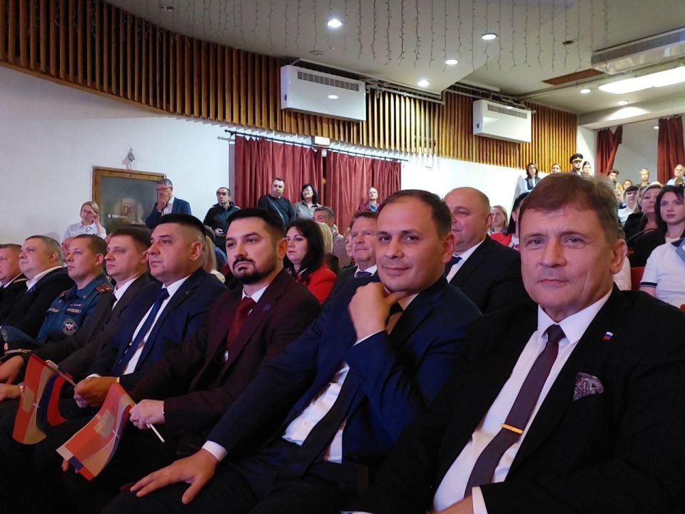 Роман Лысенко: В МБУ «Центр культуры города Алчевска» состоялось мероприятие «Любимому городу – 130! Гордимся прошлым, смотрим в будущее», посвященное 130-летию основания города Алчевска, в рамках которого прошла церемония... Роман Лысенко: В МБУ «Центр культуры города Алчевска» состоялось мероприятие «Любимому городу – 130! Гордимся прошлым, смотрим в будущее», посвященное 130-летию основания города Алчевска, в рамках которого прошла церемония...