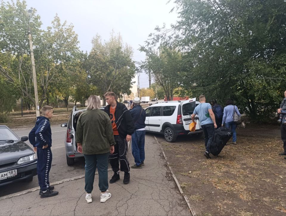 Сегодня наши земляки, победители I этапа Республиканской игры «Семейная Зарница», семья Зубченко, отправляются в город Волгоград, чтобы принять участие во II Республиканском этапе, который будет проходить в г.Волгограде Сегодня наши земляки, победители I этапа Республиканской игры «Семейная Зарница», семья Зубченко, отправляются в город Волгоград, чтобы принять участие во II Республиканском этапе, который будет проходить в г.Волгограде