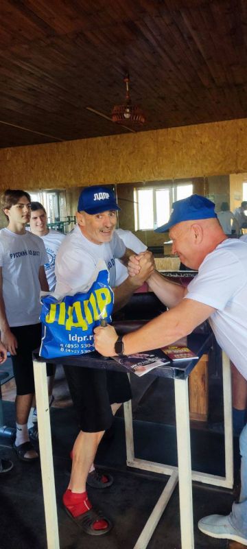 ПЕРЕВАЛЬСК ЗА СПОРТ ВМЕСТЕ С ЛДПР! ПЕРЕВАЛЬСК ЗА СПОРТ ВМЕСТЕ С ЛДПР!