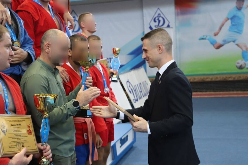 Команда МВД по региону завоевала «серебро» соревнований по самбо и боевому самбо Команда МВД по региону завоевала «серебро» соревнований по самбо и боевому самбо