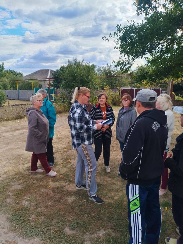 ПРИЕМ ГРАЖДАН В ТРОИЦКОМ. Депутат Совета Троицкого муниципального округа от фракции ЛДПР Ольга Калашник провела встречу с жителями по улице Северная ПРИЕМ ГРАЖДАН В ТРОИЦКОМ. Депутат Совета Троицкого муниципального округа от фракции ЛДПР Ольга Калашник провела встречу с жителями по улице Северная