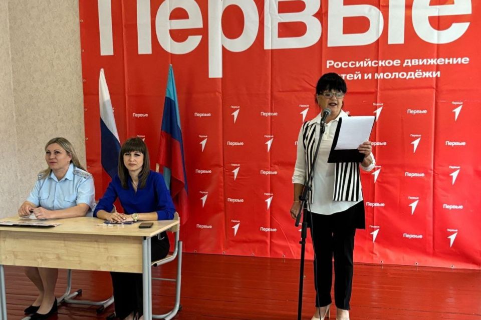 Накануне Международного дня мира в Свердловском муниципальном округе состоялась торжественная выдача паспортов Российской Федерации лицам, достигшим 14-летнего возраста Накануне Международного дня мира в Свердловском муниципальном округе состоялась торжественная выдача паспортов Российской Федерации лицам, достигшим 14-летнего возраста