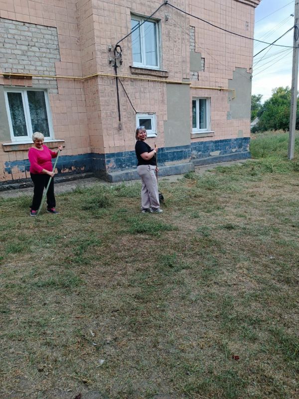 18.09.2025 года Николаевским отделом жизнеобеспечения, совместно с сотрудниками ГБУДО ЛНР «Ясли-сад «Журавушка»», Николаевской СВА, ГУ ЛНР «Николаевский психоневрологический интернат» провели субботник «Зеленая Россия» 18.09.2025 года Николаевским отделом жизнеобеспечения, совместно с сотрудниками ГБУДО ЛНР «Ясли-сад «Журавушка»», Николаевской СВА, ГУ ЛНР «Николаевский психоневрологический интернат» провели субботник «Зеленая Россия»