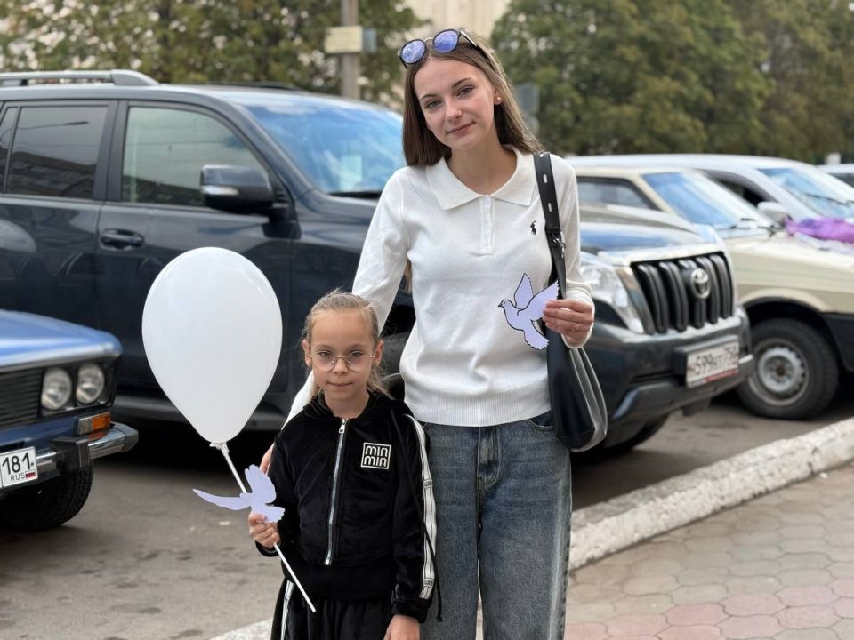Акция, посвящённая Международному дню мира, объединила жителей Перевальска Акция, посвящённая Международному дню мира, объединила жителей Перевальска