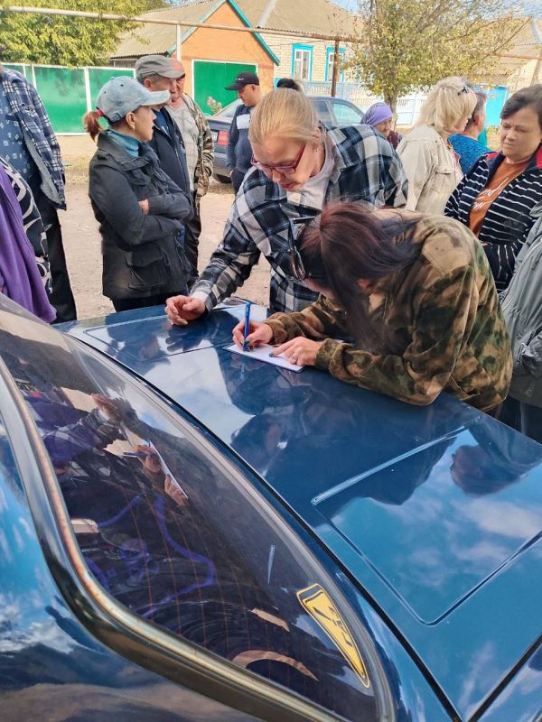 ПРИЕМ ГРАЖДАН В ТРОИЦКОМ. Депутат Совета Троицкого муниципального округа от фракции ЛДПР Ольга Калашник провела встречу с жителями по улице Северная ПРИЕМ ГРАЖДАН В ТРОИЦКОМ. Депутат Совета Троицкого муниципального округа от фракции ЛДПР Ольга Калашник провела встречу с жителями по улице Северная