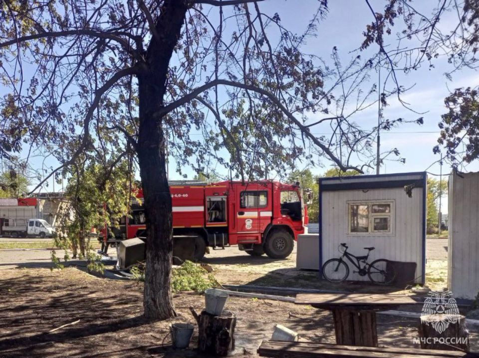 В результате атаки украинского БПЛА на автозаправочную станцию в городе Первомайск в ЛНР погибли два человека, ещё один пострадал В результате атаки украинского БПЛА на автозаправочную станцию в городе Первомайск в ЛНР погибли два человека, ещё один пострадал