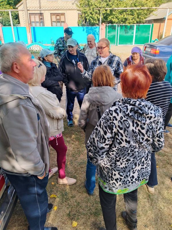 ПРИЕМ ГРАЖДАН В ТРОИЦКОМ. Депутат Совета Троицкого муниципального округа от фракции ЛДПР Ольга Калашник провела встречу с жителями по улице Северная ПРИЕМ ГРАЖДАН В ТРОИЦКОМ. Депутат Совета Троицкого муниципального округа от фракции ЛДПР Ольга Калашник провела встречу с жителями по улице Северная
