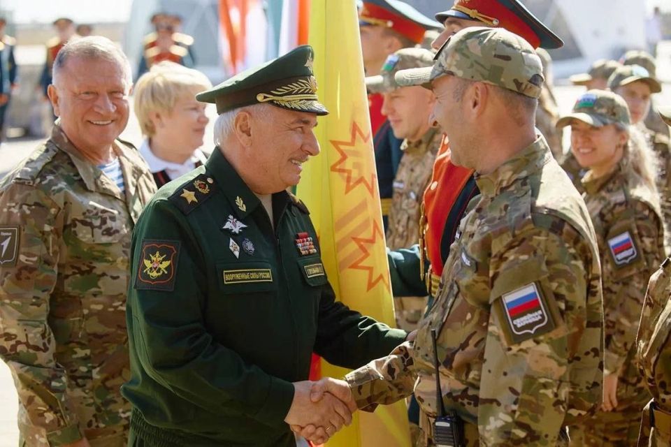 Андрей Рубанцов: Болеем за ровенчан, принимающих участие в финале Всероссийской игры "Семейная зарница" Андрей Рубанцов: Болеем за ровенчан, принимающих участие в финале Всероссийской игры "Семейная зарница"