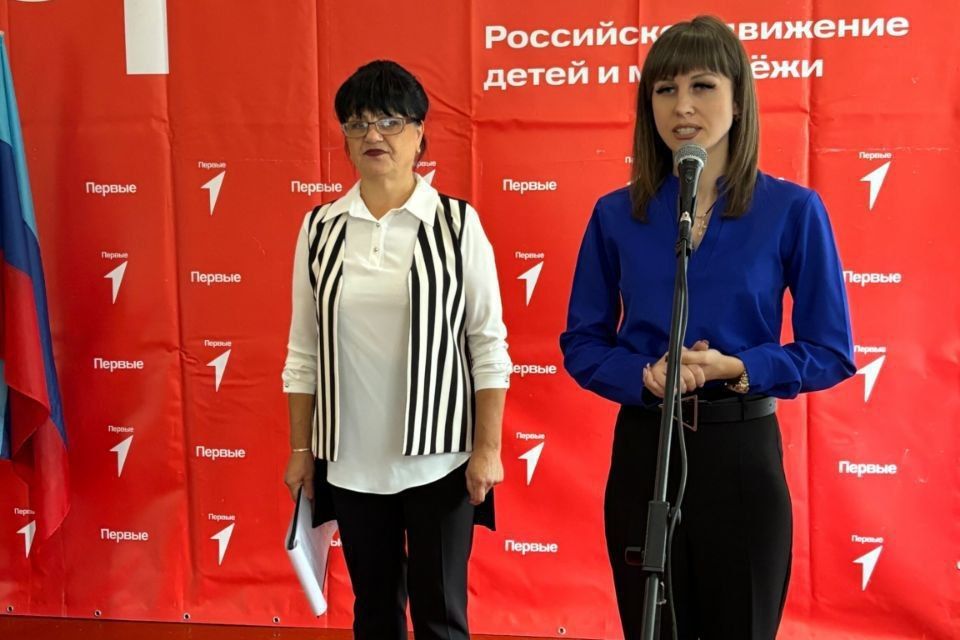 Накануне Международного дня мира в Свердловском муниципальном округе состоялась торжественная выдача паспортов Российской Федерации лицам, достигшим 14-летнего возраста Накануне Международного дня мира в Свердловском муниципальном округе состоялась торжественная выдача паспортов Российской Федерации лицам, достигшим 14-летнего возраста