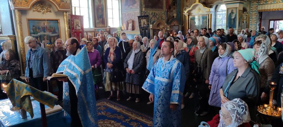 В престольный праздник храм Рождества Пресвятой Богородицы собрал прихожан на торжественное богослужение, которое совершил Благочинный округа протоиерей Сергий Бабич В престольный праздник храм Рождества Пресвятой Богородицы собрал прихожан на торжественное богослужение, которое совершил Благочинный округа протоиерей Сергий Бабич