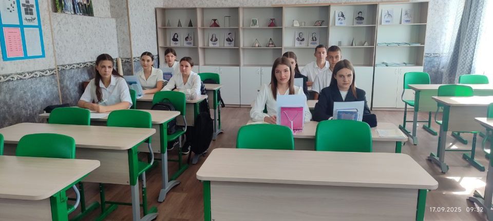 Партийный проект "Новая школа": пять школ Краснолучского округа обеспечены современной мебелью и техникой Партийный проект "Новая школа": пять школ Краснолучского округа обеспечены современной мебелью и техникой