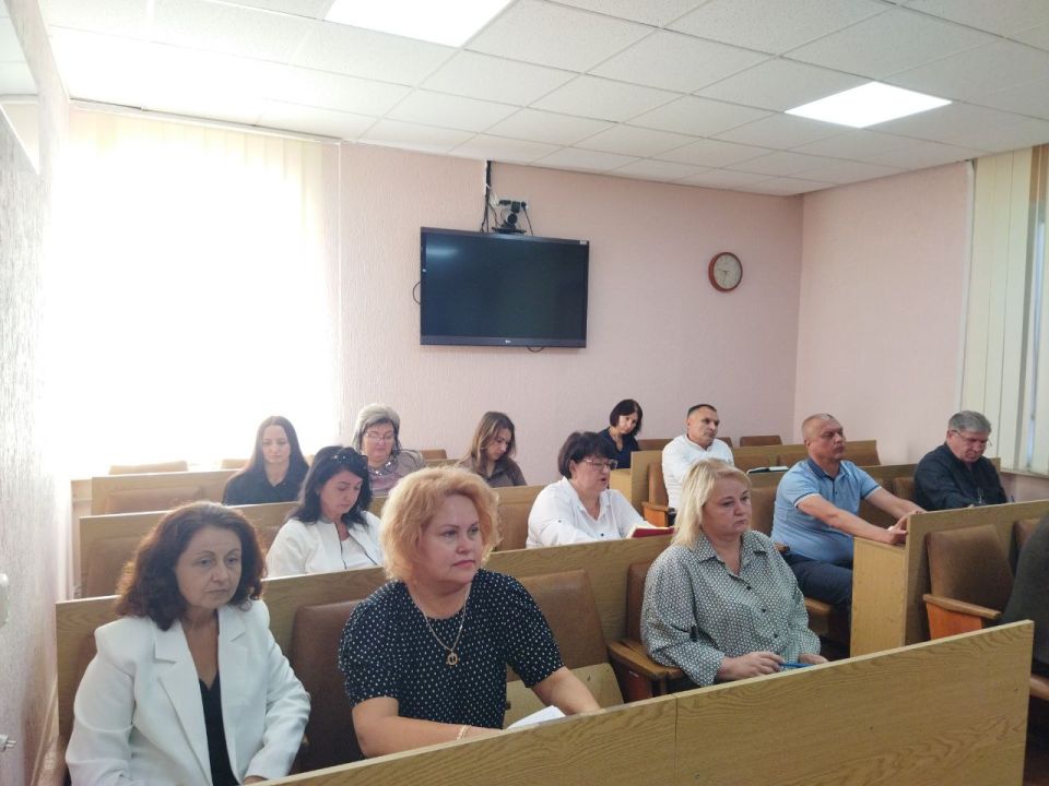 Сегодня Глава городского округа город Ровеньки Андрей Рубанцов провел плановое рабочее совещание с руководителями управлений администрации и структурных подразделений Сегодня Глава городского округа город Ровеньки Андрей Рубанцов провел плановое рабочее совещание с руководителями управлений администрации и структурных подразделений