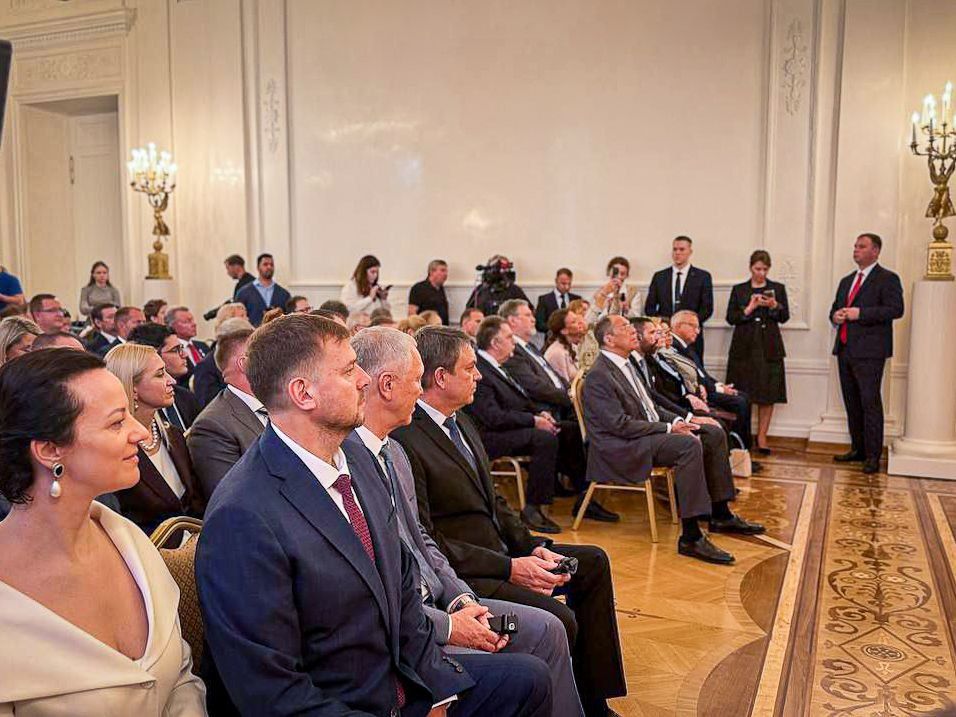 Леонид Пасечник: Сегодня мы впервые в составе Российской Федерации заключили международное соглашение Леонид Пасечник: Сегодня мы впервые в составе Российской Федерации заключили международное соглашение