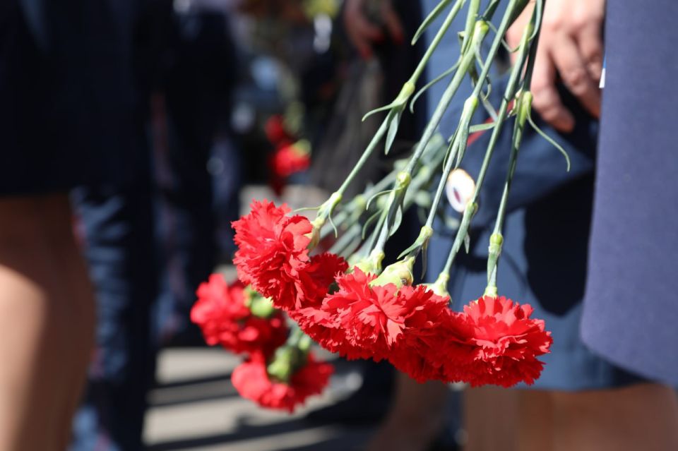 Сотрудники УФСИН России по Луганской Народной Республике почтили память коллег, погибших при исполнении служебных обязанностей Сотрудники УФСИН России по Луганской Народной Республике почтили память коллег, погибших при исполнении служебных обязанностей