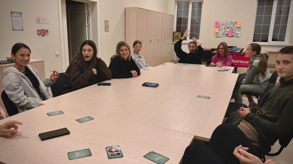 В Луганске прошел вечер настольных игр с «Крепкой семьей» В Луганске прошел вечер настольных игр с «Крепкой семьей»