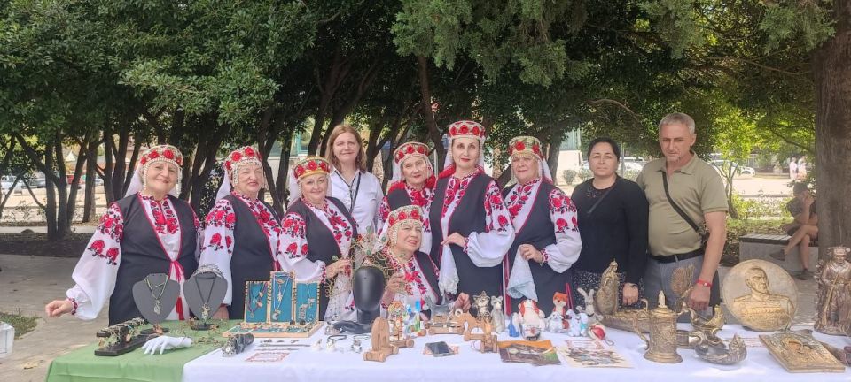 Творческая делегация из ЛНР выступила на Международном фестивале-лаборатории славянской культуры «Роду наш красный-2025» в сочинском посёлке Лазаревское Творческая делегация из ЛНР выступила на Международном фестивале-лаборатории славянской культуры «Роду наш красный-2025» в сочинском посёлке Лазаревское