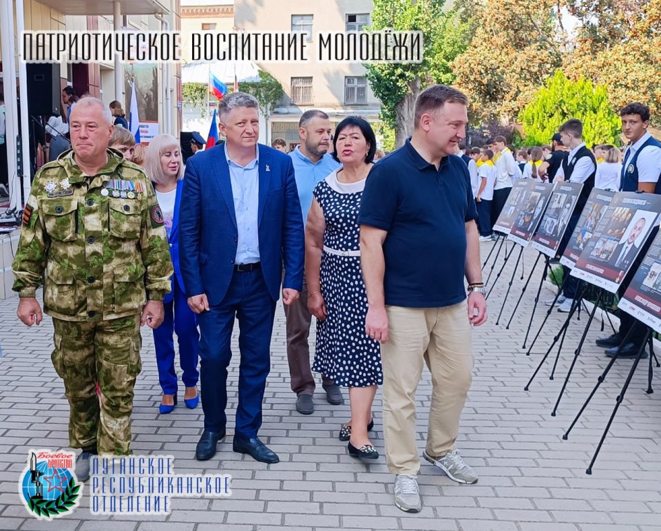2 сентября в Луганской гимназии №30 Юрий Павлович депутат Народного Совета Луганской Народной Республики, член Совета Луганского республиканского отделения Всероссийской общественной организации ветеранов «БОЕВОЕ БРАТСТВО»... 2 сентября в Луганской гимназии №30 Юрий Павлович депутат Народного Совета Луганской Народной Республики, член Совета Луганского республиканского отделения Всероссийской общественной организации ветеранов «БОЕВОЕ БРАТСТВО»...