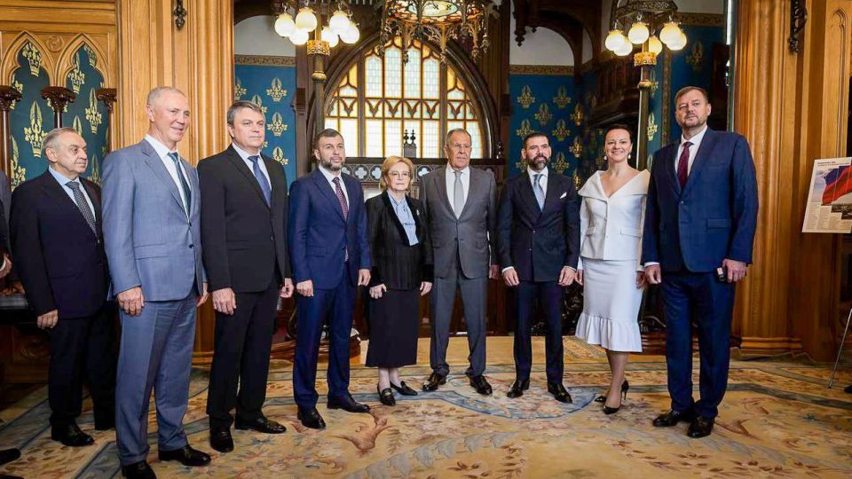 Леонид Пасечник: Сегодня мы впервые в составе Российской Федерации заключили международное соглашение Леонид Пасечник: Сегодня мы впервые в составе Российской Федерации заключили международное соглашение