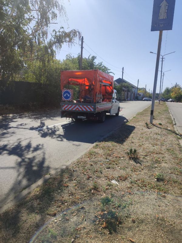 ГУП ЛНР «Луганский автодор» продолжает работы по нанесению дорожной разметки на основных магистралях города ГУП ЛНР «Луганский автодор» продолжает работы по нанесению дорожной разметки на основных магистралях города