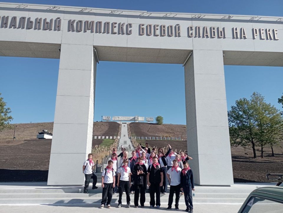 Учащиеся 5А класса патриотической направленности Ровеньковской школы №3 приняли участие в марафоне, приуроченному открытию обновленного Музейного комплекса на реке Миус Учащиеся 5А класса патриотической направленности Ровеньковской школы №3 приняли участие в марафоне, приуроченному открытию обновленного Музейного комплекса на реке Миус
