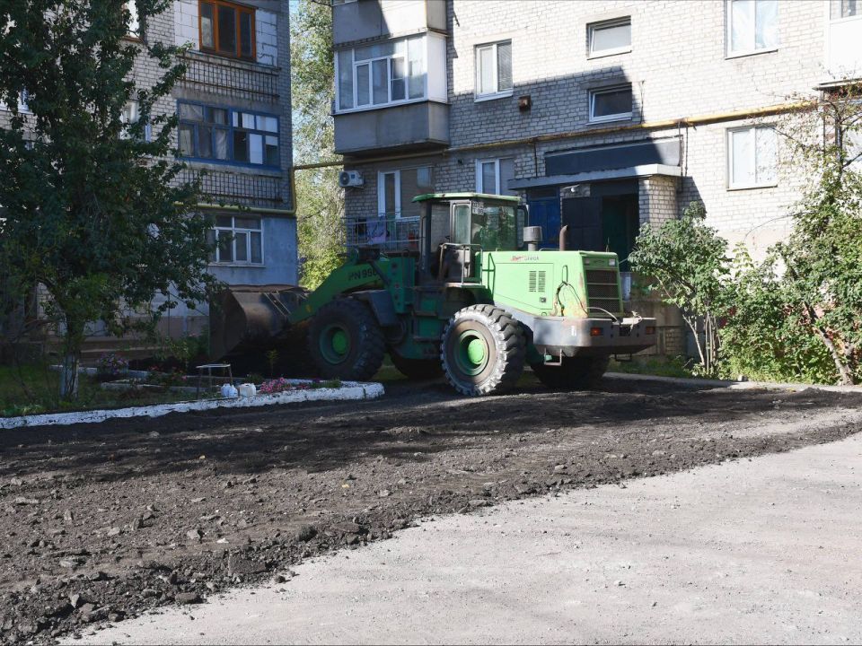 Сергей Колягин: Жители дома №54 по улице Ленина в Первомайске на одном из личных приемов обратились ко мне с просьбой улучшить состояние проезжей части на своей придомовой территории Сергей Колягин: Жители дома №54 по улице Ленина в Первомайске на одном из личных приемов обратились ко мне с просьбой улучшить состояние проезжей части на своей придомовой территории