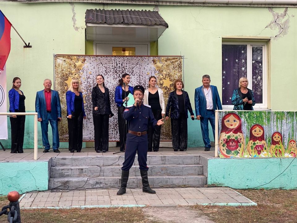 Заместитель Секретаря Славяносербского местного отделения партии «Единая Россия» Ирина Титаренко поздравила с 300-летием образования села Крымское его жителей Заместитель Секретаря Славяносербского местного отделения партии «Единая Россия» Ирина Титаренко поздравила с 300-летием образования села Крымское его жителей