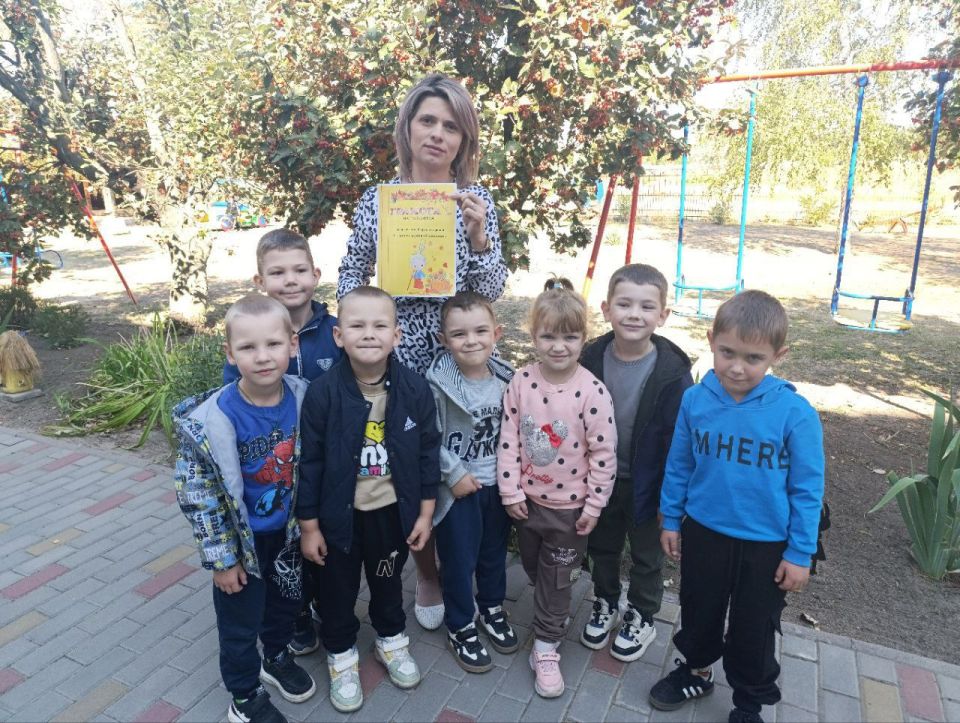 В ГБДОУ ЛНР "Беловодский ЯС №2 "Радуга" провели Всероссийский экологический субботник «Зелёная Россия» В ГБДОУ ЛНР "Беловодский ЯС №2 "Радуга" провели Всероссийский экологический субботник «Зелёная Россия»