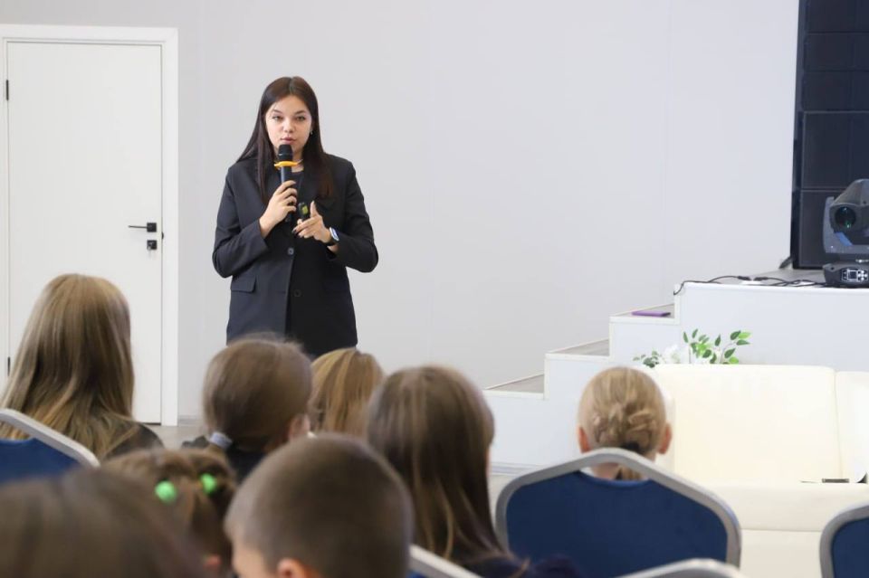 Более 120 республиканских школьников посетили профилактический урок цифровой грамотности и кибербезопасности Более 120 республиканских школьников посетили профилактический урок цифровой грамотности и кибербезопасности