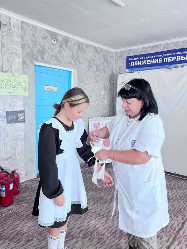 Медики Свердловска учат детей основам первой помощи Медики Свердловска учат детей основам первой помощи