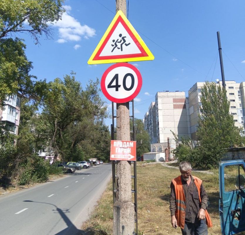 В поселке Юбилейное отремонтировали 2,5 кв. м дорог. Об этом сообщили в пресс-службе предприятия «ЛЭЛУА» В поселке Юбилейное отремонтировали 2,5 кв. м дорог. Об этом сообщили в пресс-службе предприятия «ЛЭЛУА»