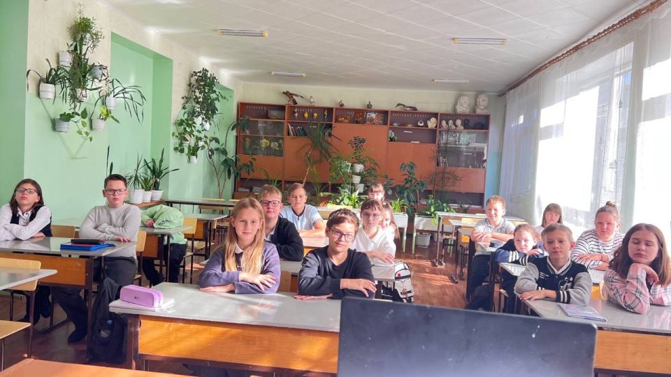 В учебных учреждениях Краснодонщины состоялось внеурочное занятие «Разговоры о важном» В учебных учреждениях Краснодонщины состоялось внеурочное занятие «Разговоры о важном»