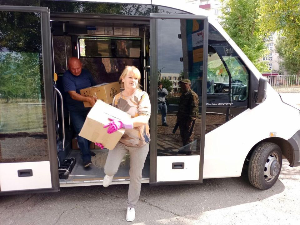 Воронежские депутаты доставили гуманитарную помощь в Северодонецк Воронежские депутаты доставили гуманитарную помощь в Северодонецк