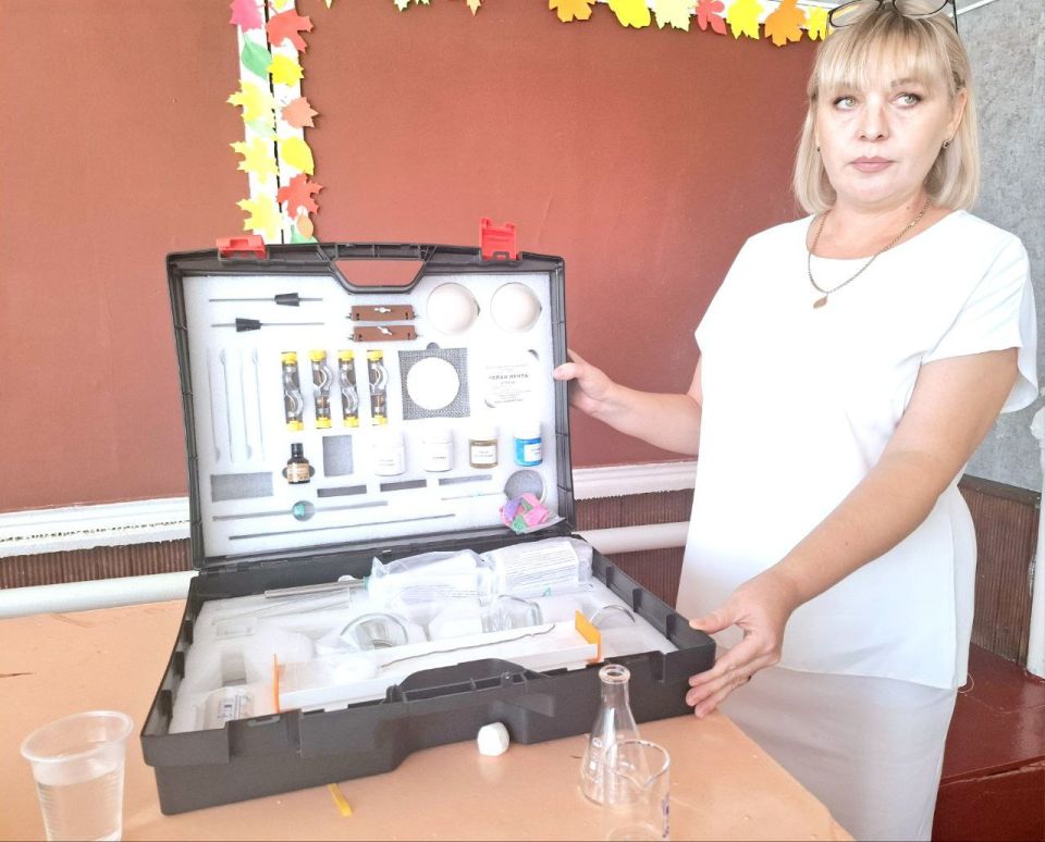 Партийный проект "Новая школа": пять школ Краснолучского округа обеспечены современной мебелью и техникой Партийный проект "Новая школа": пять школ Краснолучского округа обеспечены современной мебелью и техникой