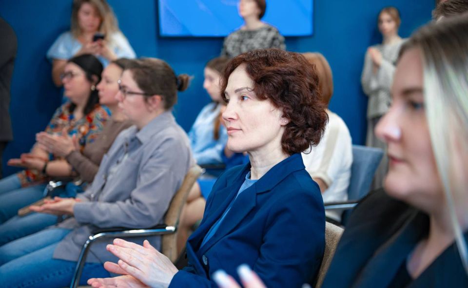 Сотрудники Минпросвещения России передали гуманитарную помощь бойцам СВО Сотрудники Минпросвещения России передали гуманитарную помощь бойцам СВО