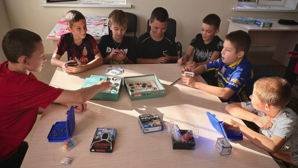 В Луганске прошел вечер настольных игр с «Крепкой семьей» В Луганске прошел вечер настольных игр с «Крепкой семьей»