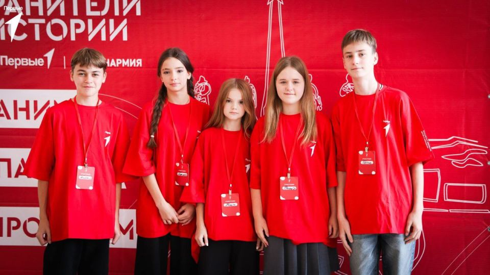 Наша команда "Хранители истории" ГБОУ ЛНР "Беловодский лицей "Лидер" состоящая из учащихся Отряда Первых 8-В класса во главе с наставником - советником директора по воспитанию и взаимодействию с детскими общественными... Наша команда "Хранители истории" ГБОУ ЛНР "Беловодский лицей "Лидер" состоящая из учащихся Отряда Первых 8-В класса во главе с наставником - советником директора по воспитанию и взаимодействию с детскими общественными...