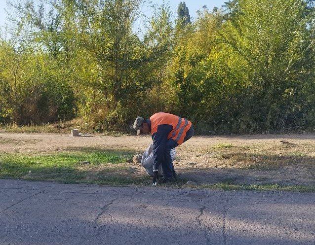 Коммунальные службы проводят работы на территории города Коммунальные службы проводят работы на территории города