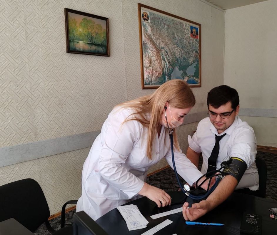 Коллектив Минтранса ЛНР в числе первых присоединился к сезонной вакцинации против гриппа и COVID-19 Коллектив Минтранса ЛНР в числе первых присоединился к сезонной вакцинации против гриппа и COVID-19