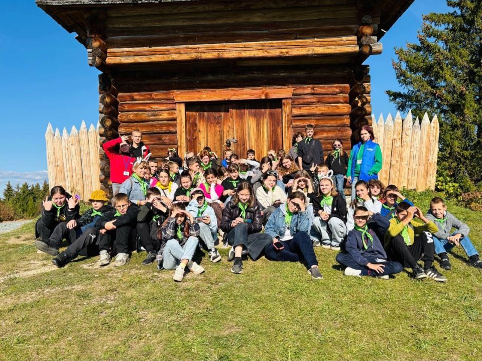 Ребята из Северодонецка в Прикамье совершили уникальный этнографическую экскурсию в «Хохловку» Ребята из Северодонецка в Прикамье совершили уникальный этнографическую экскурсию в «Хохловку»