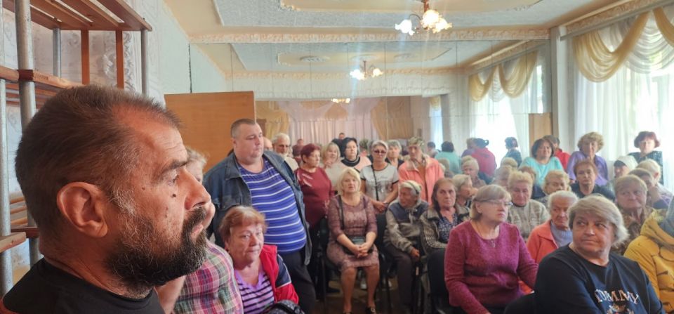 Председатель Совета Андрей Сёмченко совместно с заместителем Председателя Совета Василием Оробцовым и начальником отдела по обеспечению жизнедеятельности города Приволье Владимиром Дудником встретились и пообщались с... Председатель Совета Андрей Сёмченко совместно с заместителем Председателя Совета Василием Оробцовым и начальником отдела по обеспечению жизнедеятельности города Приволье Владимиром Дудником встретились и пообщались с...