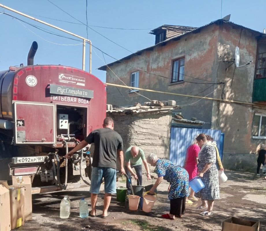 В связи с текущей ситуацией по обеспечению водой жителей города Антрацит, Администрация округа совместно с Антрацитовским департаментом ГУП ЛНР "Лугансквода" проводит меры по организации бесплатного подвоза воды В связи с текущей ситуацией по обеспечению водой жителей города Антрацит, Администрация округа совместно с Антрацитовским департаментом ГУП ЛНР "Лугансквода" проводит меры по организации бесплатного подвоза воды
